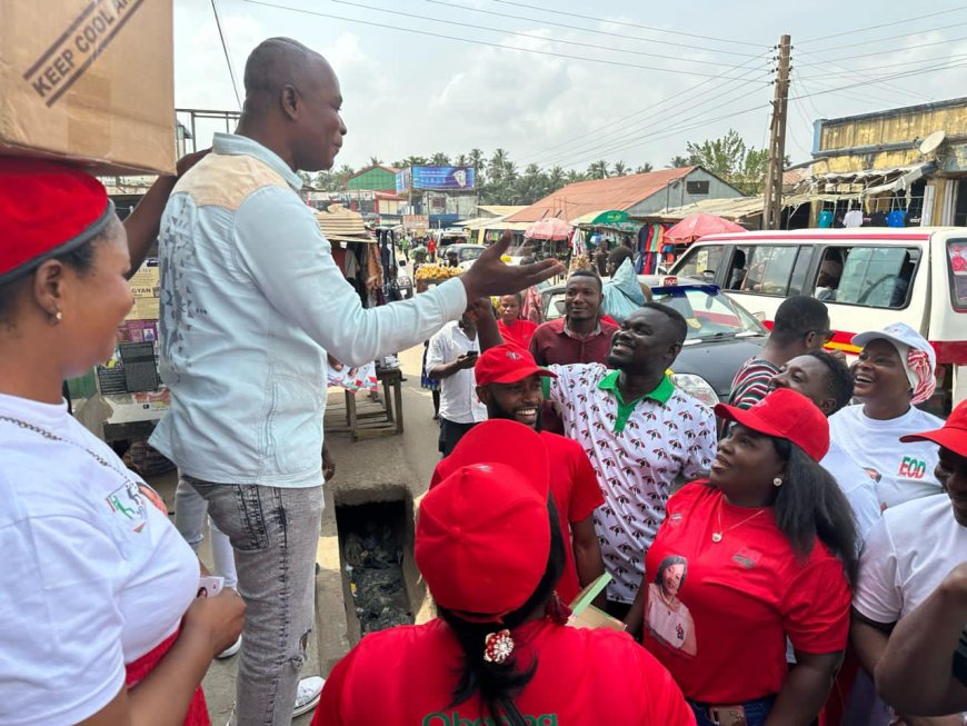 Parliamentary candidate for Agona West celebrates #Valentine with traders