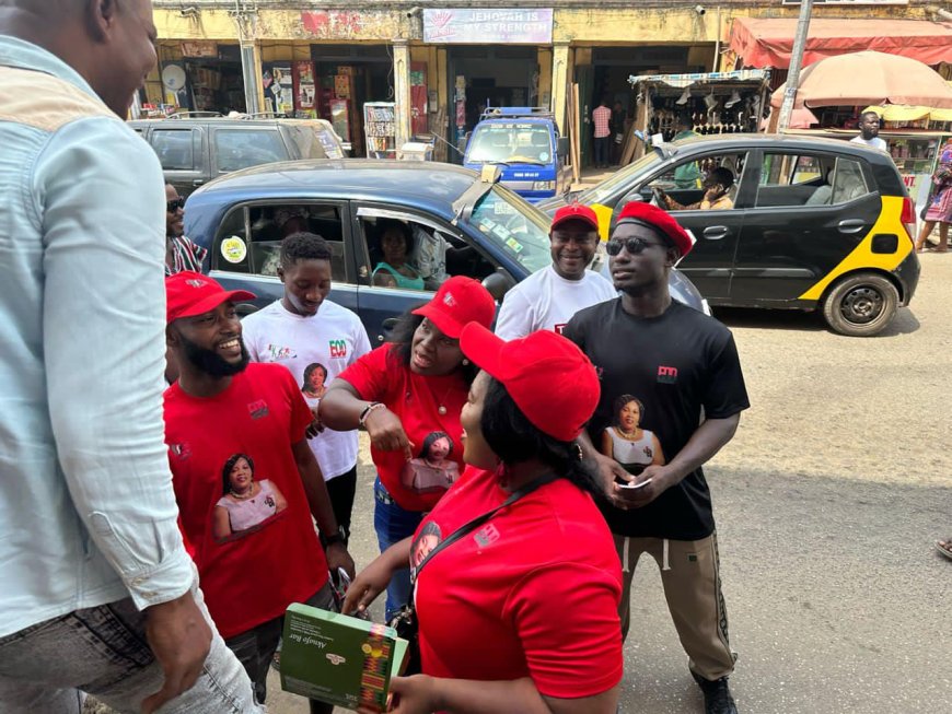 Parliamentary candidate for Agona West celebrates #Valentine with traders