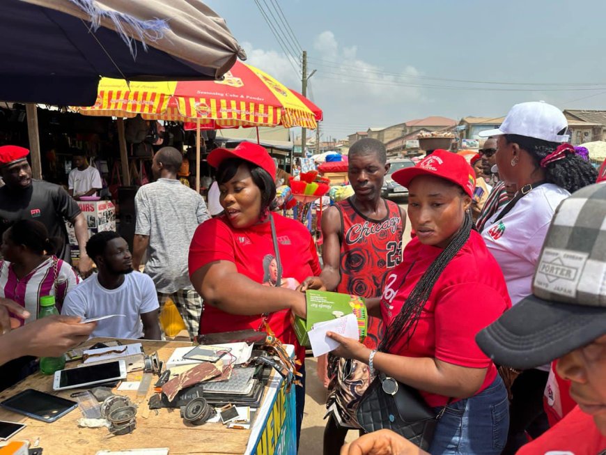 Parliamentary candidate for Agona West celebrates #Valentine with traders