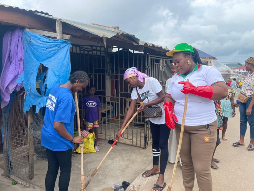 Agona West NDC PC ,Ernestina Ofori Dangbey joins Swedru Akwambo General Cleaning Exercise